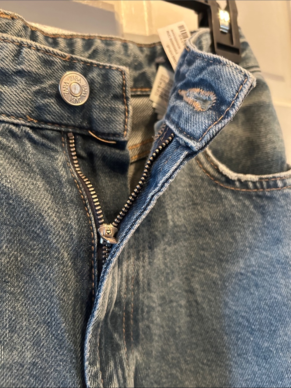 Zara Women's Straight-Leg Jeans in Light Blue Wash - Picture 6 of 8